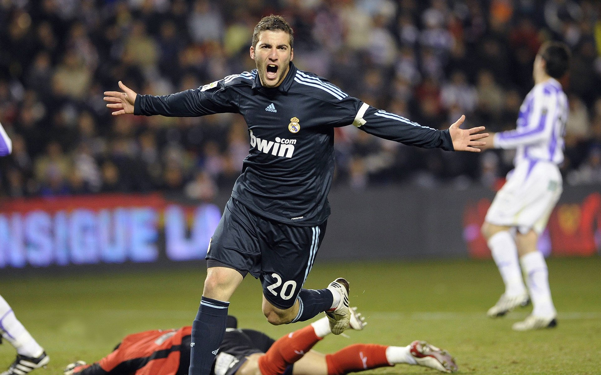 开云官网-广东队加时力克雄鹿，杰伦·格林年度焦点战接管比赛  第2张